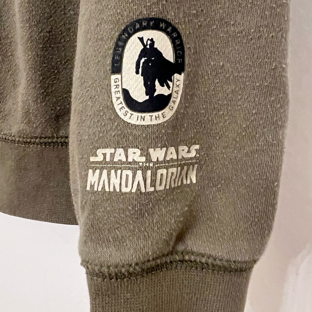GAP Mandalorian sweatshirt sz 6-7 olive green kids Star Wars Mando The Child